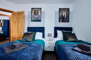 Large Stylish House - Sleeps 10 - Close to The City - Garden - Parking